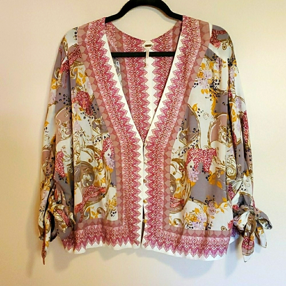 Free People v-neck cropped blouse size M